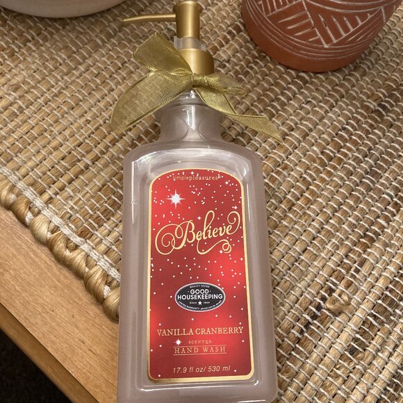 Good Housekeeping Vanilla Cranberry Han Wash 17.9 fl oz. New - Picture 4 of 4